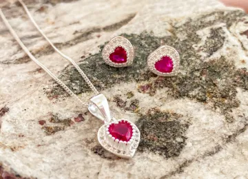 Composição de semijoias românticas Joias de Madame